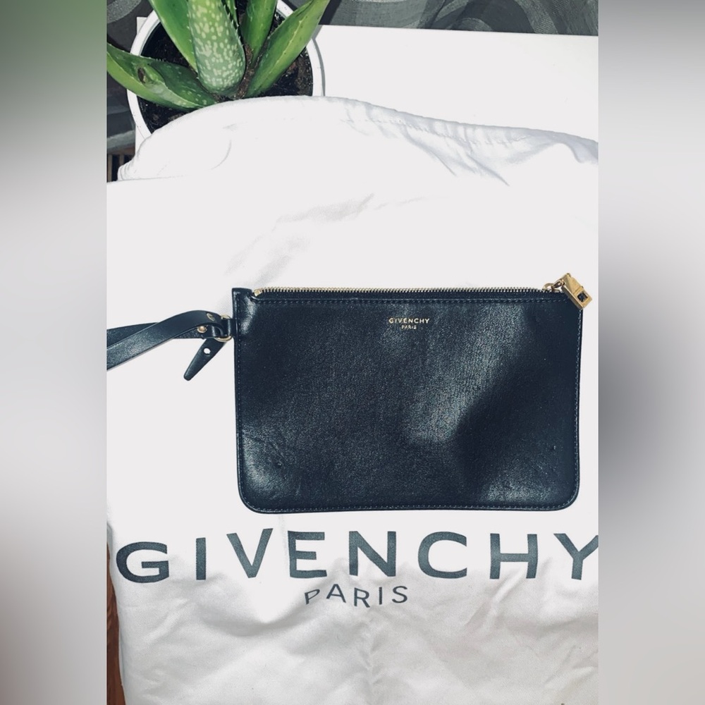 Givenchy medium/large purple purse with black handles - Picture 9 of 13